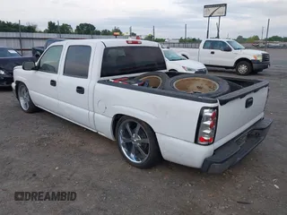2007 Chevrolet Silverado 1500 LS with VIN 2GCEC13V371152170, listed as a IAAI auction lot 42143416 with 212,459 mi miles and . Bid and sale history available at DreamBid. Image 3.