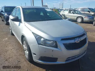 2014 Chevrolet Cruze LS with VIN 1G1PA5SH0E7102286, listed as a IAAI auction lot 41791509 with 171,027 mi miles. Bid and sale history available at carsss.com. Image 1.