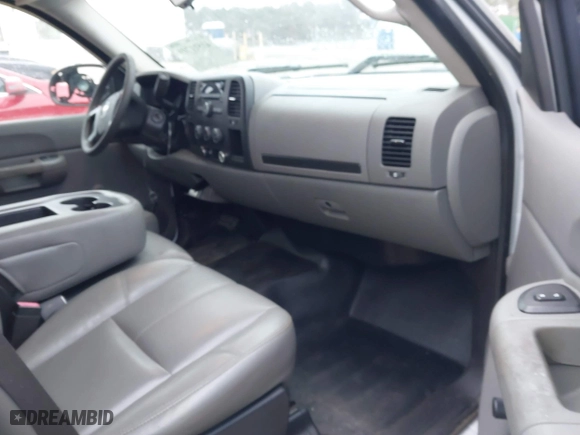 2007 Chevrolet Silverado 1500 LT w/1LT with VIN 2GCEC13C971658729, listed as a IAAI auction lot 41511701 with 132,555 mi miles. Bid and sale history available at carsss.com. Image 5.
