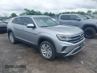 2021 Volkswagen Atlas SE z VIN 1V2KE2CA8MC205241, wystawiony jako IAAI lot #42245223 z przebiegiem 65 858 mil mil oraz . Historia ofert i sprzedaży dostępna na DreamBid. Obrazek 1.