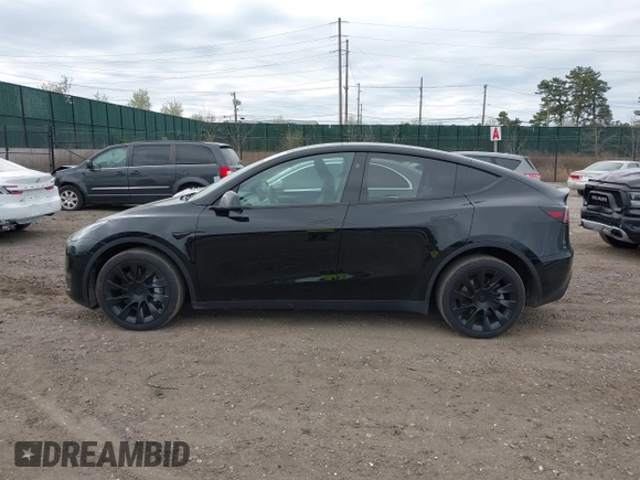 2024 Tesla Model Y с VIN 7SAYGDED5RF093696, выставлен на аукционе IAAI как лот 42061020 с пробегом 21 220 миль миль и . История ставок и продаж доступна на DreamBid. Изображение 15.
