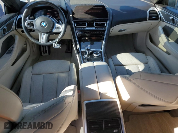 2022 BMW 8 Series M850i z VIN WBAGV8C08NCK07510, wystawiony jako Copart lot #84925344 z przebiegiem 16 955 mil mil oraz Szkody całkowita. Historia ofert i sprzedaży dostępna na DreamBid. Obrazek 8.
