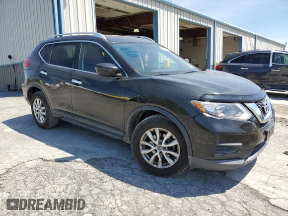 2017 Nissan Rogue SV z VIN KNMAT2MV5HP543165, wystawiony jako Copart lot #53532745 z przebiegiem 136 616 mil mil oraz Szkoda całkowita • Salvage title. Historia ofert i sprzedaży dostępna na DreamBid. Obrazek 4.