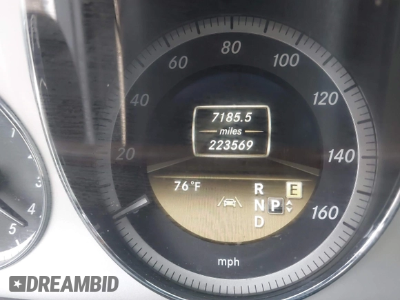 2012 Mercedes-Benz E 350 Luxury z VIN WDDHF8JB5CA601960, wystawiony jako IAAI lot #42274484 z przebiegiem 223 569 mil mil oraz . Historia ofert i sprzedaży dostępna na DreamBid. Obrazek 14.