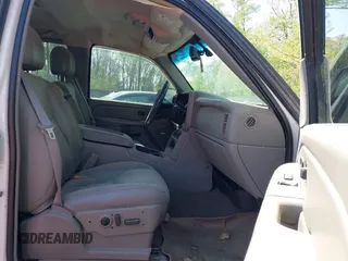 2006 Chevrolet Silverado 1500 LT3 with VIN 1GCEK19Z06Z198008, listed as a IAAI auction lot 42026601 with 258,272 mi miles. Bid and sale history available at carsss.com. Image 5.