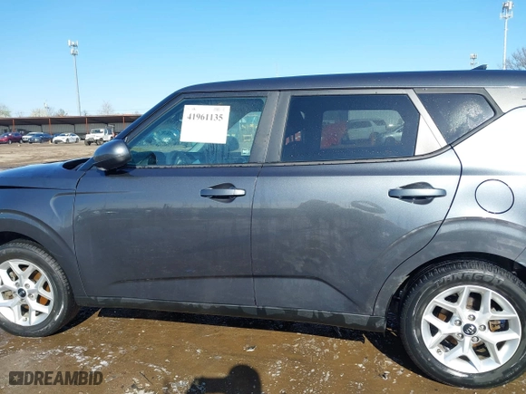2021 Kia Soul X-Line with VIN KNDJ23AU2M7739644, listed as a IAAI auction lot 41961135 with 32,256 mi miles. Bid and sale history available at carsss.com. Image 14.