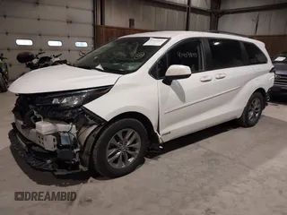 2021 Toyota Sienna LE z VIN 5TDKSKFCXMS029864, wystawiony jako IAAI lot #41403840 z przebiegiem 122 151 mil mil oraz . Historia ofert i sprzedaży dostępna na DreamBid. Obrazek 2.
