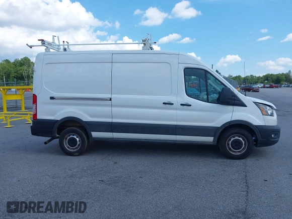 2023 Ford Transit Cargo z VIN 1FTBR1C85PKB34166, wystawiony jako IAAI lot #42216076 z przebiegiem 62 442 mil mil oraz . Historia ofert i sprzedaży dostępna na DreamBid. Obrazek 13.