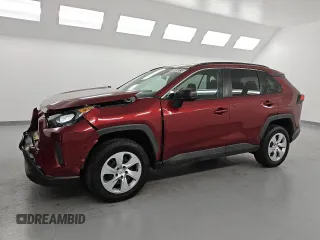 2021 Toyota RAV4 LE z VIN 2T3H1RFV4MW134485, wystawiony jako Copart lot #60093155 z przebiegiem 47 901 mil mil oraz Szkoda całkowita • Salvage title. Historia ofert i sprzedaży dostępna na DreamBid. Obrazek 1.