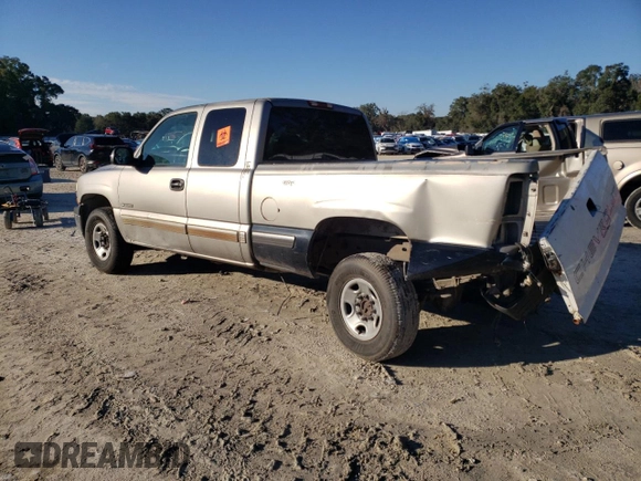 2000 Chevrolet Silverado 2500 LS with VIN 1GCFC29U5YE418894, listed as a Copart auction lot 41668905 with 369,583 mi miles and Salvage Title. Bid and sale history available at carsss.com. Image 2.