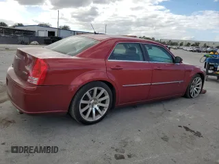 2008 Chrysler 300 C SRT-8 z VIN 2C3KA73W88H172237, wystawiony jako Copart lot #82523464 z przebiegiem 190 564 mil mil oraz Szkoda całkowita • Salvage title. Historia ofert i sprzedaży dostępna na DreamBid. Obrazek 3.