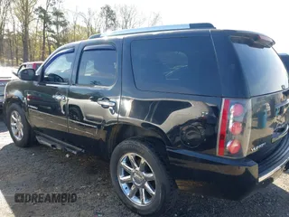 2008 GMC Yukon Denali z VIN 1GKFK63848J131662, wystawiony jako IAAI lot #41887718 z przebiegiem 319 420 mil mil oraz . Historia ofert i sprzedaży dostępna na DreamBid. Obrazek 14.