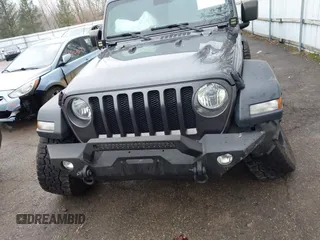 2020 Jeep Wrangler Unlimited Sport z VIN 1C4HJXDN3LW164701, wystawiony jako IAAI lot #41200437 z przebiegiem 102 272 mil mil oraz . Historia ofert i sprzedaży dostępna na DreamBid. Obrazek 12.
