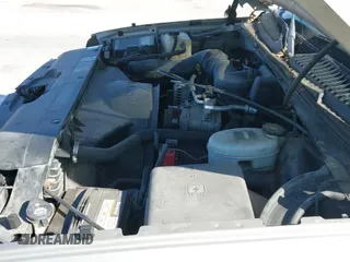 2004 Chevrolet Silverado 1500 Work Truck z VIN 1GCEC14X64Z332584, wystawiony jako IAAI lot #41802624 z przebiegiem 165 172 mil mil oraz . Historia ofert i sprzedaży dostępna na DreamBid. Obrazek 14.