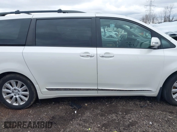 2015 Toyota Sienna XLE с VIN 5TDYK3DC1FS527196, выставлен на аукционе IAAI как лот 41850596 с пробегом Не указан миль и . История ставок и продаж доступна на DreamBid. Изображение 13.