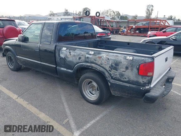 2000 Chevrolet S-10 LS with VIN 1GCCS19W2Y8170281, listed as a IAAI auction lot 41687414 with 186,332 mi miles. Bid and sale history available at carsss.com. Image 3.
