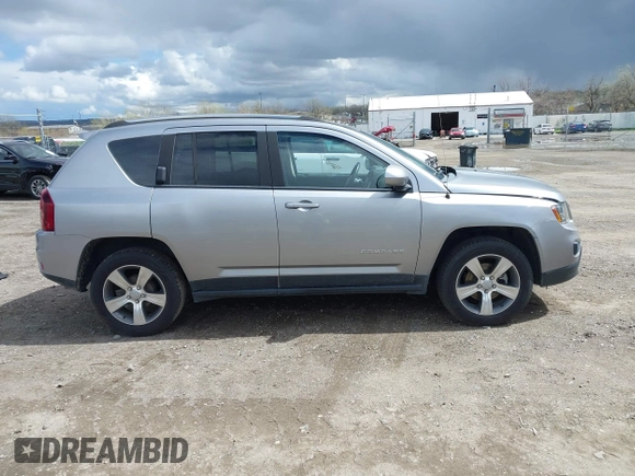 2016 Jeep Compass Latitude z VIN 1C4NJCEA3GD748900, wystawiony jako IAAI lot #42150337 z przebiegiem 72 190 mil mil oraz . Historia ofert i sprzedaży dostępna na DreamBid. Obrazek 13.