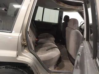 1997 Jeep Grand Cherokee Laredo with VIN 1J4GZ58S2VC746778, listed as a IAAI auction lot 41225925 with 196,679 mi miles. Bid and sale history available at carsss.com. Image 8.