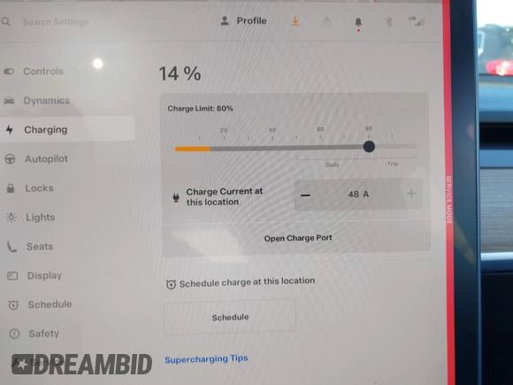 2022 Tesla Model 3 Long Range z VIN 5YJ3E1EB2NF183893, wystawiony jako IAAI lot #42130396 z przebiegiem 25 552 mil mil oraz . Historia ofert i sprzedaży dostępna na DreamBid. Obrazek 17.