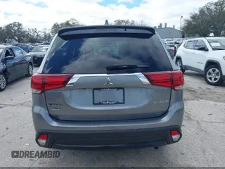 2018 Mitsubishi Outlander SE z VIN JA4AD3A38JZ020054, wystawiony jako IAAI lot #42100256 z przebiegiem 50 100 mil mil oraz . Historia ofert i sprzedaży dostępna na DreamBid. Obrazek 16.