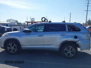 2018 Toyota Highlander LE z VIN 5TDBZRFH2JS838268, wystawiony jako IAAI lot #41540323 z przebiegiem 151 773 mil mil oraz . Historia ofert i sprzedaży dostępna na DreamBid. Obrazek 19.