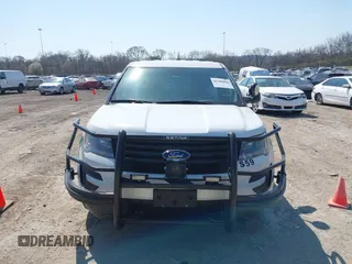 2017 Ford Police Interceptor Utility z VIN 1FM5K8AR7HGA77216, wystawiony jako IAAI lot #41781753 z przebiegiem 151 245 mil mil oraz . Historia ofert i sprzedaży dostępna na DreamBid. Obrazek 12.
