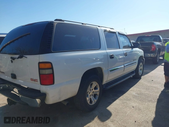 2005 GMC Yukon XL SLT with VIN 3GKEC16Z05G161433, listed as a IAAI auction lot 41484815 with 326,029 mi miles. Bid and sale history available at carsss.com. Image 4.
