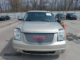 2014 GMC Yukon XL SLT with VIN 1GKS2KE71ER110308, listed as a IAAI auction lot 41940610 with 202,071 mi miles. Bid and sale history available at carsss.com. Image 12.