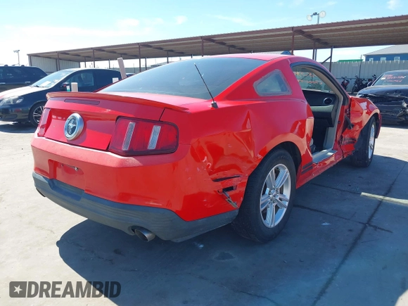 2011 Ford Mustang V6 z VIN 1ZVBP8AM2B5115755, wystawiony jako IAAI lot #41683472 z przebiegiem 183 219 mil mil oraz . Historia ofert i sprzedaży dostępna na DreamBid. Obrazek 4.