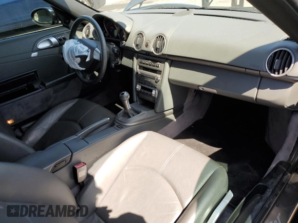 2006 Porsche Boxster z VIN WP0CA29876U712814, wystawiony jako Copart lot #49630945 z przebiegiem 66 044 mil mil oraz Szkoda całkowita • Salvage title. Historia ofert i sprzedaży dostępna na DreamBid. Obrazek 8.