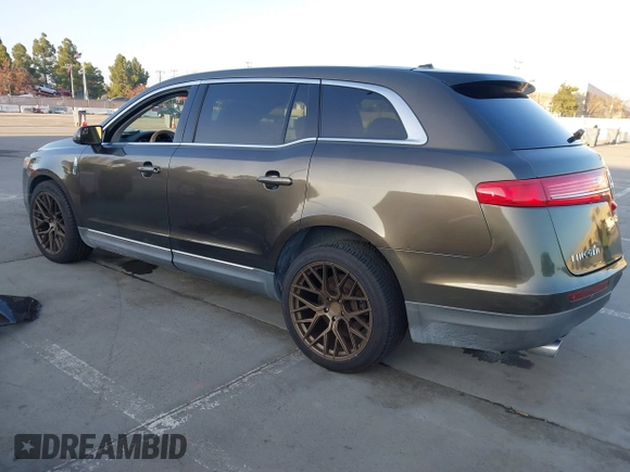 2011 Lincoln MKT with VIN 2LMHJ5AR8BBJ54371, listed as a IAAI auction lot 41147331 with 111,347 mi miles and . Bid and sale history available at DreamBid. Image 3.