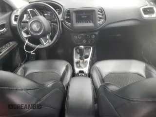 2018 Jeep Compass Latitude z VIN 3C4NJDBB9JT115063, wystawiony jako Copart lot #55477065 z przebiegiem 174 570 mil mil oraz Szkody całkowita. Historia ofert i sprzedaży dostępna na DreamBid. Obrazek 8.