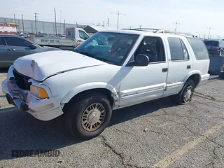 1996 GMC Jimmy SL with VIN 1GKDT13W4T2546327, listed as a IAAI auction lot 41966572 with 134,749 mi miles. Bid and sale history available at carsss.com. Image 2.
