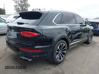 2022 Bentley Bentayga V8 z VIN SJAAM2ZV1NC013849, wystawiony jako IAAI lot #42176939 z przebiegiem 15 292 mil mil oraz . Historia ofert i sprzedaży dostępna na DreamBid. Obrazek 4.