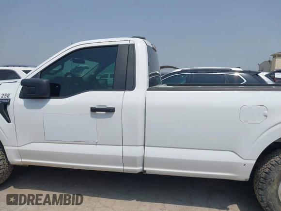2022 Ford F-150 XL z VIN 1FTMF1CP0NKE04426, wystawiony jako IAAI lot #42320395 z przebiegiem 61 887 mil mil oraz . Historia ofert i sprzedaży dostępna na DreamBid. Obrazek 14.