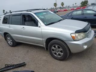 2005 Toyota Highlander z VIN JTEEP21A050123515, wystawiony jako IAAI lot #42262337 z przebiegiem 215 443 mil mil oraz . Historia ofert i sprzedaży dostępna na DreamBid. Obrazek 6.