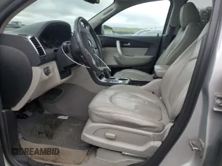 2010 GMC Acadia SLT1 z VIN 1GKLVMED8AJ135437, wystawiony jako Copart lot #59010535 z przebiegiem 101 589 mil mil oraz Tytuł czysty. Historia ofert i sprzedaży dostępna na DreamBid. Obrazek 7.