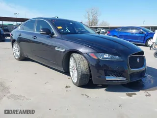 2016 Jaguar XF 35t Prestige with VIN SAJBK4BV2GCY13322, listed as a IAAI auction lot 41383249 with 60,602 mi miles. Bid and sale history available at carsss.com. Image 1.