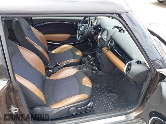 2012 MINI Hardtop with VIN WMWSU3C58CT261401, listed as a IAAI auction lot 42191548 with 96,115 mi miles and . Bid and sale history available at DreamBid. Image 5.