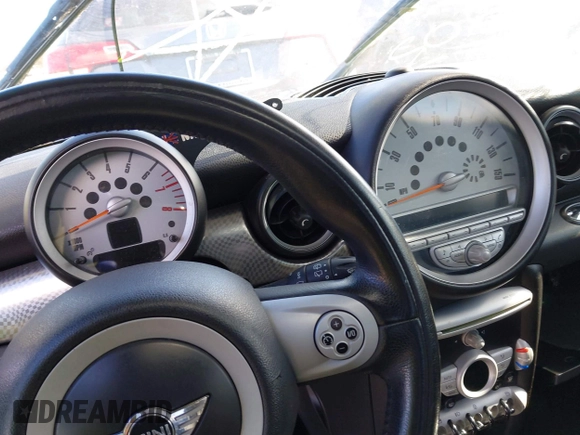 2007 MINI Hardtop S with VIN WMWMF73527TT85146, listed as a IAAI auction lot 41502475 with Not Provided miles and . Bid and sale history available at DreamBid. Image 7.