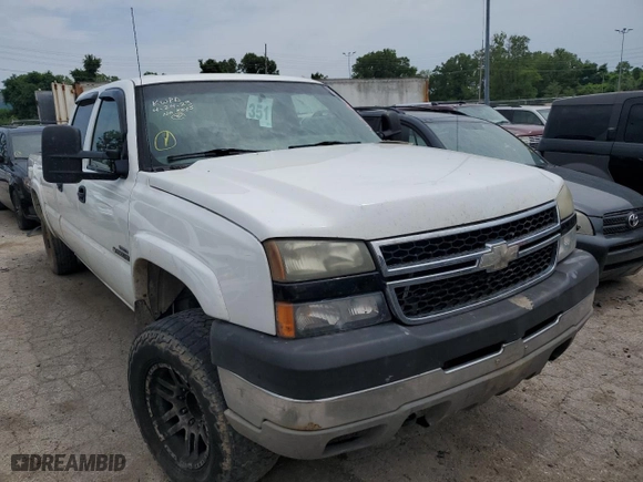 2007 Chevrolet Silverado 2500HD Classic LT1 with VIN 1GCHK23D67F146708, listed as a Copart auction lot 54797593 with 271,856 mi miles and Salvage Title. Bid and sale history available at carsss.com. Image 4.