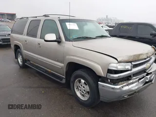 2000 Chevrolet Suburban LT with VIN 3GNFK16T7YG210170, listed as a IAAI auction lot 41665395 with 215,517 mi miles. Bid and sale history available at carsss.com. Image 1.