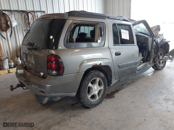 2005 Chevrolet TrailBlazer LS with VIN 1GNET16S556122439, listed as a IAAI auction lot 40012893 with 244,922 mi miles. Bid and sale history available at carsss.com. Image 4.