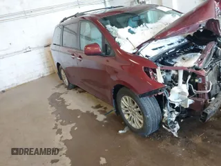 2015 Toyota Sienna XLE with VIN 5TDYK3DC9FS573696, listed as a IAAI auction lot 41673006 with 199,136 mi miles. Bid and sale history available at carsss.com. Image 1.