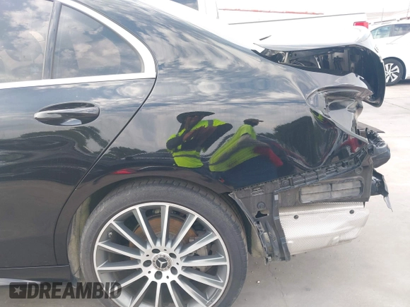 2018 Mercedes-Benz C 300 with VIN WDDWF4JB9JR347779, listed as a IAAI auction lot 42265597 with 62,385 mi miles and . Bid and sale history available at DreamBid. Image 18.