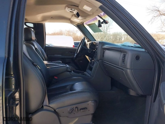 2003 Chevrolet Silverado 2500HD LS with VIN 1GCHK23U93F131856, listed as a IAAI auction lot 41235689 with 101,907 mi miles. Bid and sale history available at carsss.com. Image 5.