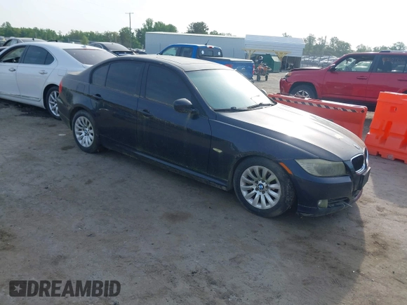 2009 BMW 3 Series 328i z VIN WBAPH73559E128562, wystawiony jako IAAI lot #42129719 z przebiegiem 172 682 mil mil oraz . Historia ofert i sprzedaży dostępna na DreamBid. Obrazek 1.