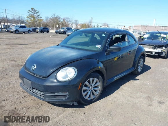 2015 Volkswagen Beetle Fleet Edition z VIN 3VWF17AT6FM645215, wystawiony jako IAAI lot #41906754 z przebiegiem 154 093 mil mil oraz . Historia ofert i sprzedaży dostępna na DreamBid. Obrazek 6.