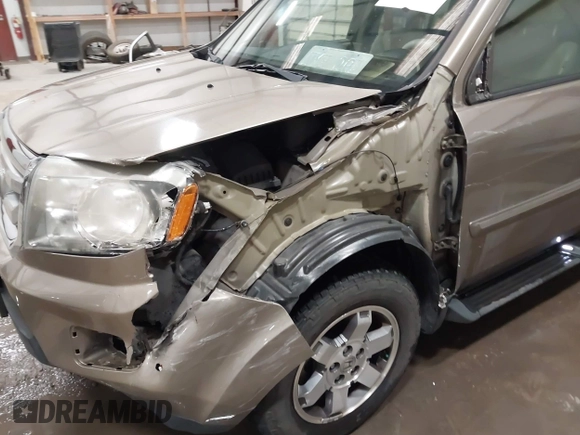 2011 Honda Pilot Touring with VIN 5FNYF4H92BB053458, listed as a IAAI auction lot 41594708 with 136,454 mi miles. Bid and sale history available at carsss.com. Image 6.