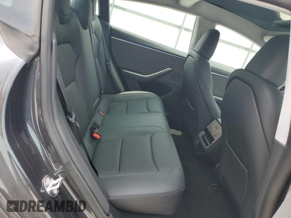 2025 Tesla Model 3 Long Range z VIN 5YJ3E1EA1SF965380, wystawiony jako Copart lot #59532105 z przebiegiem 2 641 mil mil oraz Szkoda całkowita • Salvage title. Historia ofert i sprzedaży dostępna na DreamBid. Obrazek 10.